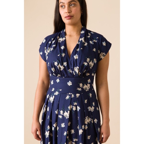 Emily and Fin Flora Freesia Retro 40’s Dress Sz UK 8 US 4 XS Navy Floral - Picture 3 of 14